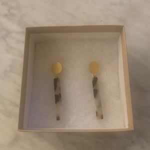Madewell brass and tortoise earring